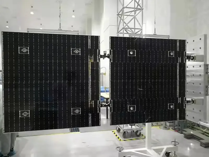 Rigid Solar Array for Spacecraft - High Stiffness & Fast Expansion — view 2